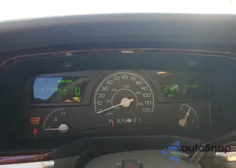 2004 Lincoln Town Car Executive from USA, damaged, VIN 1LNHM81W84Y687675